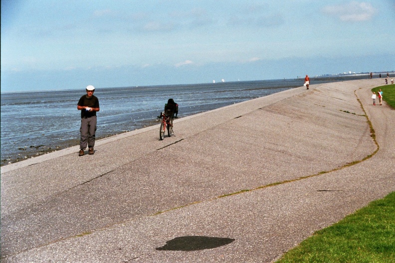 Met de ligfiets op het havenhoofd van Norddeich