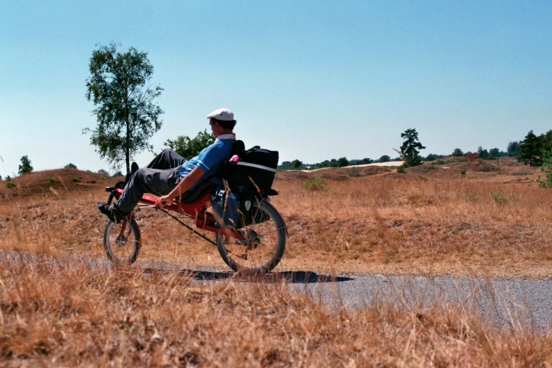 Op de ligfiets langs het Aekingerzand in Fries-Drentse Wold