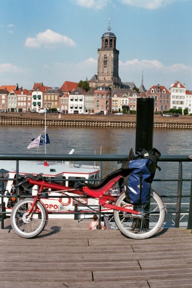 Aan de overkant van de IJssel bij Deventer bij het Voetveer.