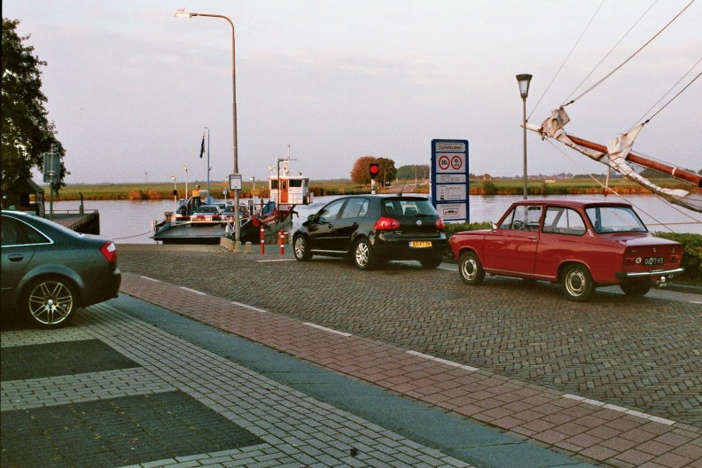 Daf 46 bij de veerpont in Genemuiden