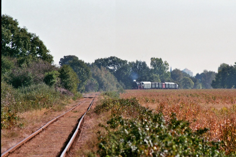 De trein uit Stadskanaal in aantocht