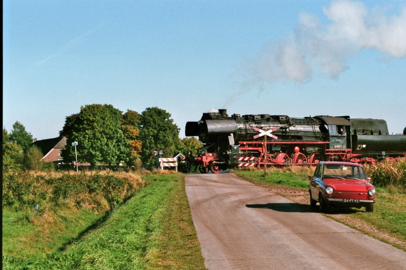 Locomotief 52 8060-7 en DAF 46