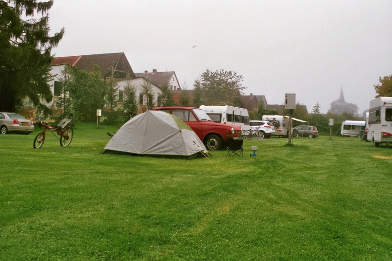 A misty camping ground / campingplatz Weserbergland bei Nebel
Camera: Canon Eos 3000
Film: Fujifilm Superia X-tra 400 ISO flickr-m66roepers-37611415914.jpg