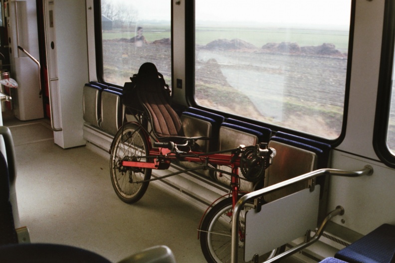 Ligfiets in Stadler GTW / recumbent bicycle in train