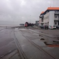 Elf zelflossers met Unimog in de haven van Delfzijl