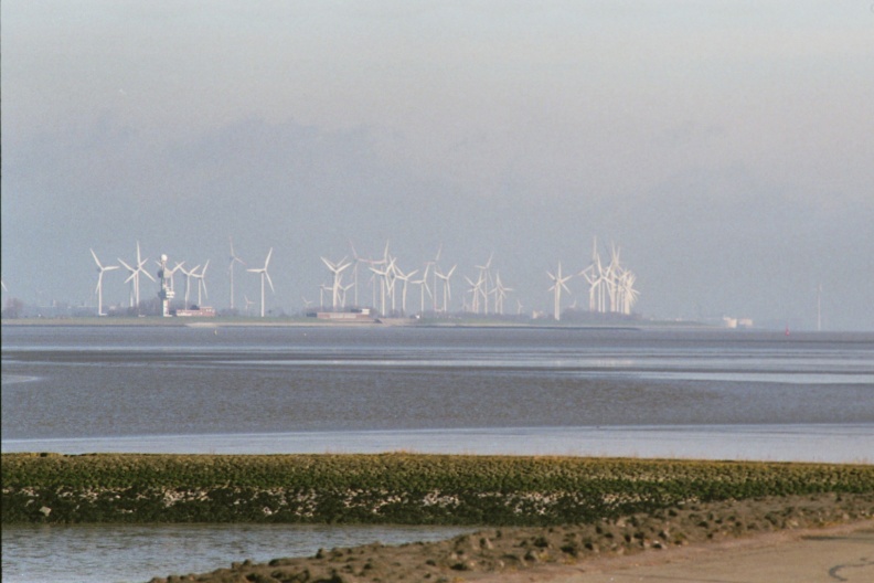 Gezicht op Knock (D) vanuit Delfzijl (NL)