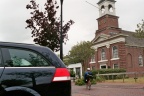 Met de ligfiets bij de Protestantse kerk in De Cocksdorp