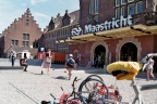 Met de ligfiets bij station Maastricht