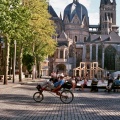 Met de ligfiets voor de Dom in Aachen