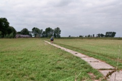 Met de ligfiets op het fietspad tussen de Stadsweg en boerderij Nimmerdor