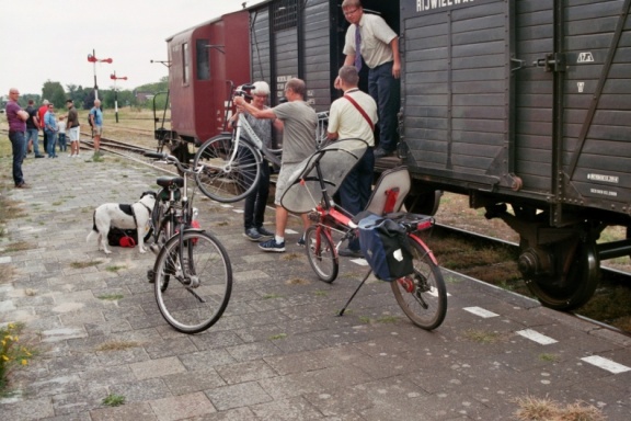 Met de ligfiets bij de STAR in Stadskanaal voor een rit naar Veendam