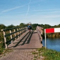 Ligfietsen op de brug over het  Peizerdiep