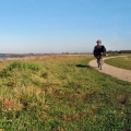 Met de ligfiets op het fietspad langs het Roegwold