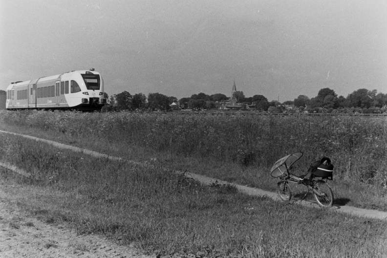 Op het Delthepad langs het Hogelandsterspoor bij Warffum.
Camera: Canon EOS 300
Film: Ilford HP5 plus 400 PICT0152.JPG