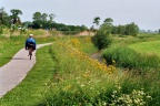 Ligfietsen over het fietspad lang het Boterdiep tussen Middelstum en Toornwerd