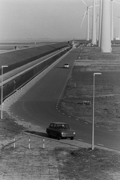 Foto genomen vanaf de voetbrug over het spoor. Op de horizon is Borkum zichtbaar
Camera: Canon EOS 300
Film: Ilford HP5 plus 400 PICT0301.JPG